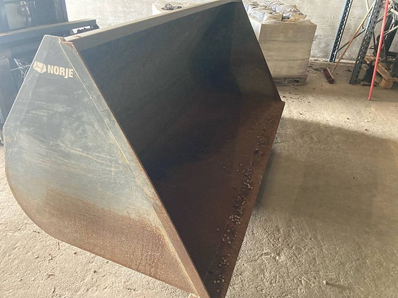 Norje universalskopa 2500 mm / 1800 Liter 3 of 4