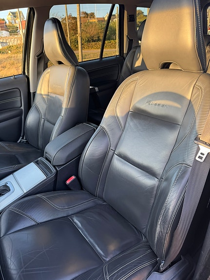 Volvo XC90 10 of 17