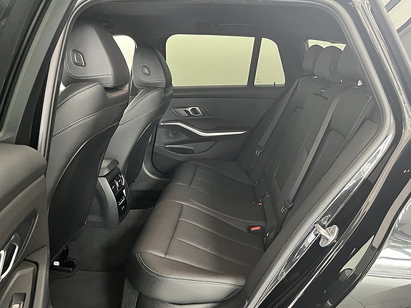 BMW 320 11 of 15