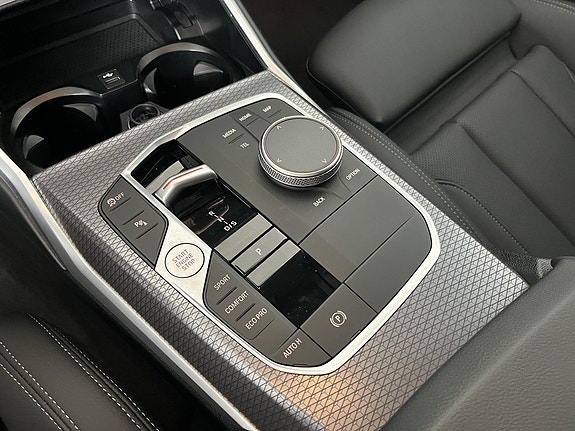 BMW 320 8 of 15