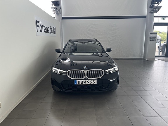 BMW 320 2 of 15