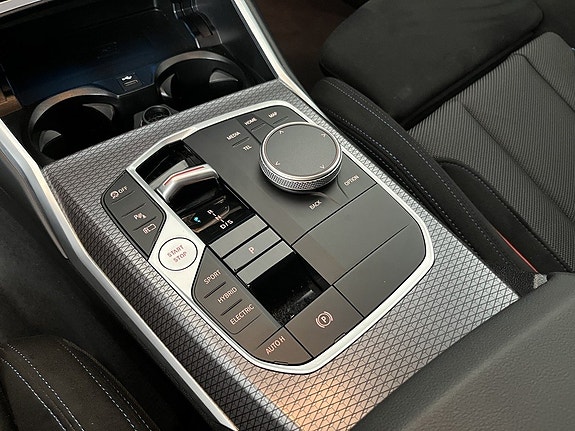 BMW 330e 8 of 14