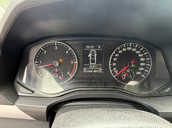Volkswagen Amarok 9 of 11