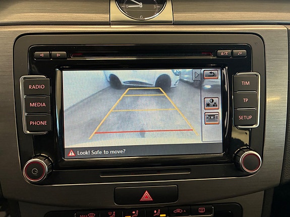 Volkswagen Passat 13 of 18