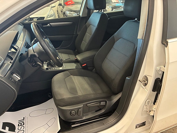 Volkswagen Passat 11 of 18