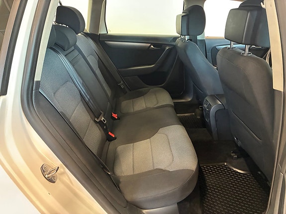 Volkswagen Passat 15 of 18
