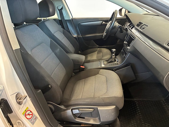 Volkswagen Passat 17 of 18