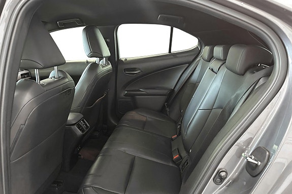 Lexus UX250h 10 of 13