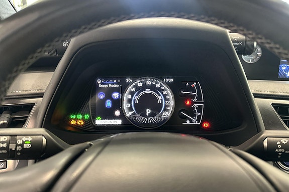 Lexus UX250h 9 of 13
