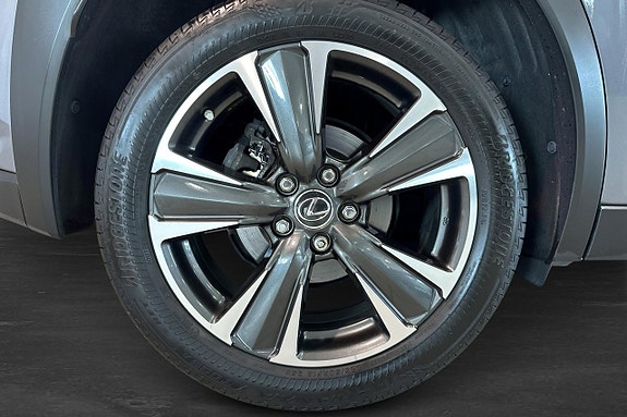 Lexus UX250h 2 of 13