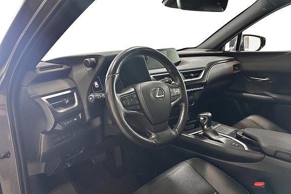 Lexus UX250h 8 of 13