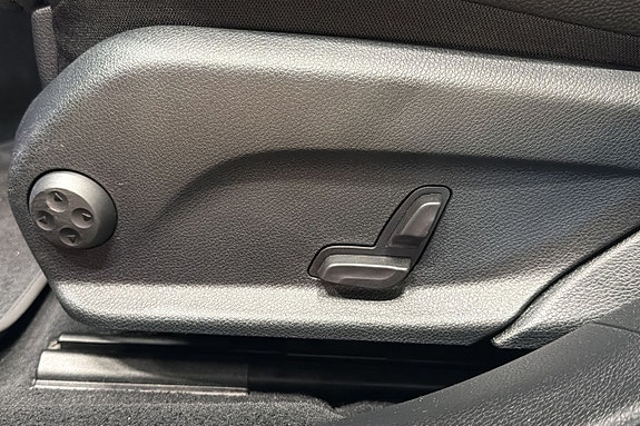 Mercedes-Benz E300 de 18 of 25