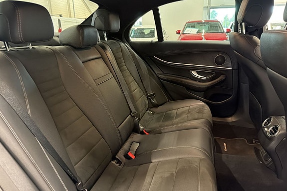 Mercedes-Benz E300 de 21 of 25