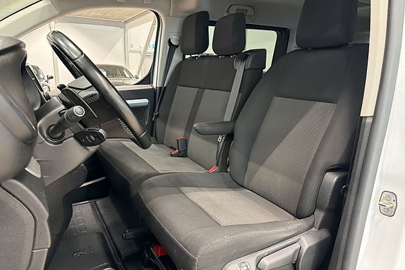 Peugeot Traveller 12 of 18
