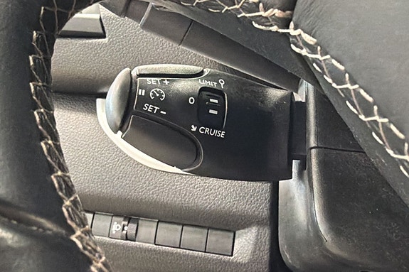Peugeot Traveller 8 of 18