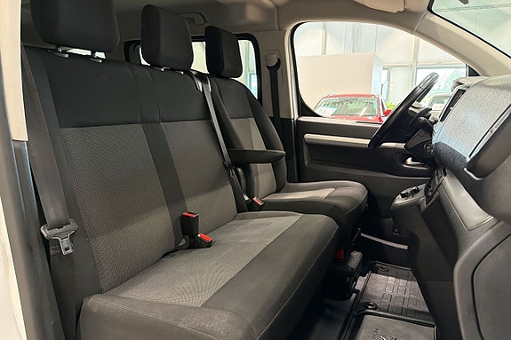 Peugeot Traveller 14 of 18