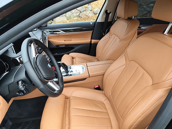 BMW 750Li 13 of 26