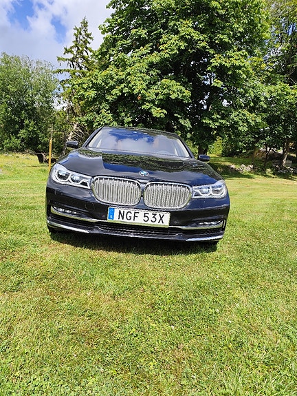 BMW 750Li 5 of 26