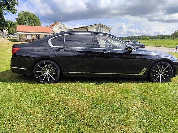 BMW 750Li 9 of 26