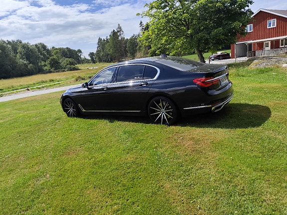 BMW 750Li 3 of 26