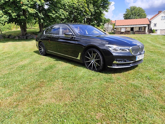 BMW 750Li 10 of 26