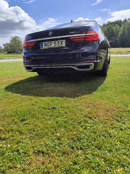 BMW 750Li 8 of 26