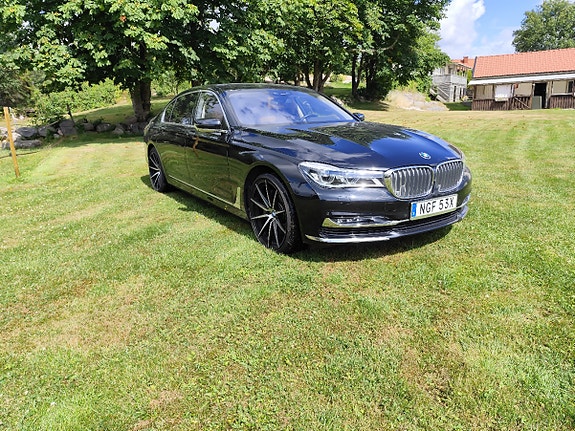 BMW 750Li 11 of 26