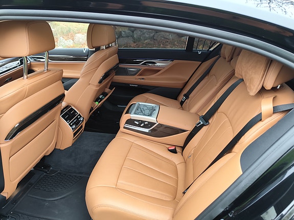 BMW 750Li 15 of 26