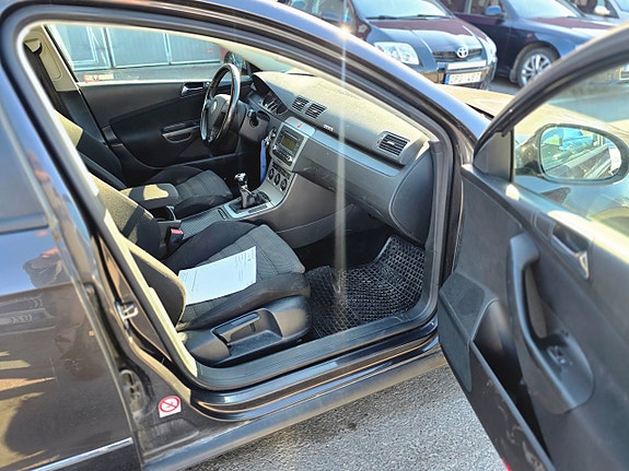 Volkswagen Passat 15 of 18
