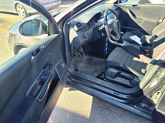 Volkswagen Passat 13 of 18