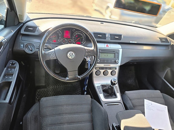 Volkswagen Passat 4 of 18