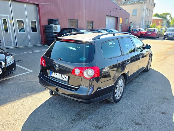 Volkswagen Passat 3 of 18
