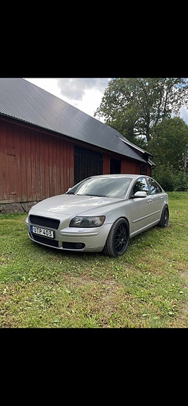 Volvo S40 2 of 4