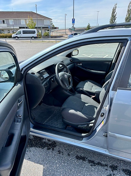 Toyota Corolla 8 of 10