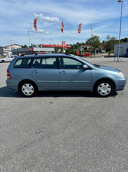 Toyota Corolla 4 of 10