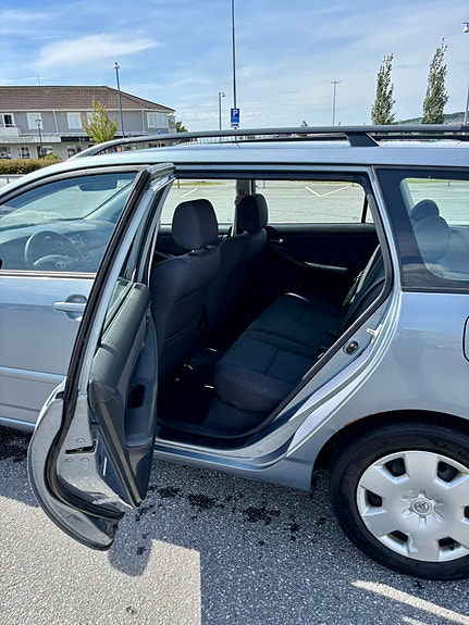 Toyota Corolla 7 of 10