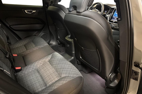Volvo XC60 11 of 15