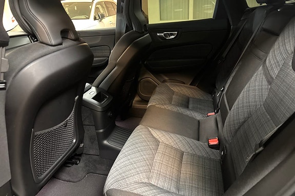 Volvo XC60 12 of 15