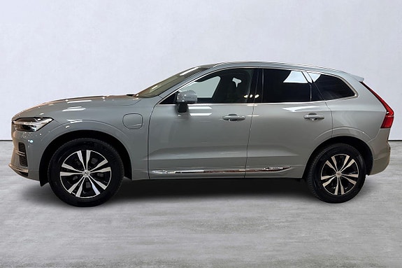 Volvo XC60 2 of 15