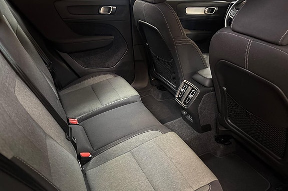 Volvo XC40 11 of 15