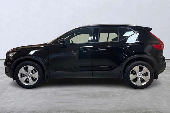 Volvo XC40 2 of 15