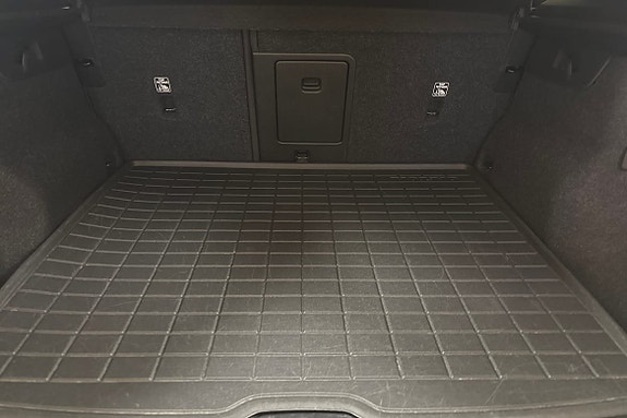 Volvo XC40 13 of 15