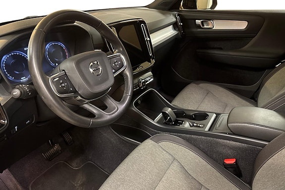 Volvo XC40 8 of 15