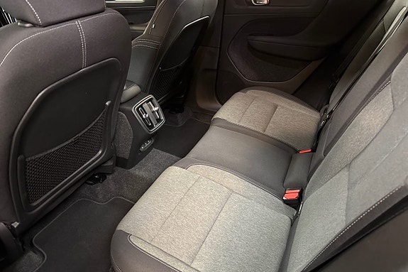 Volvo XC40 12 of 15