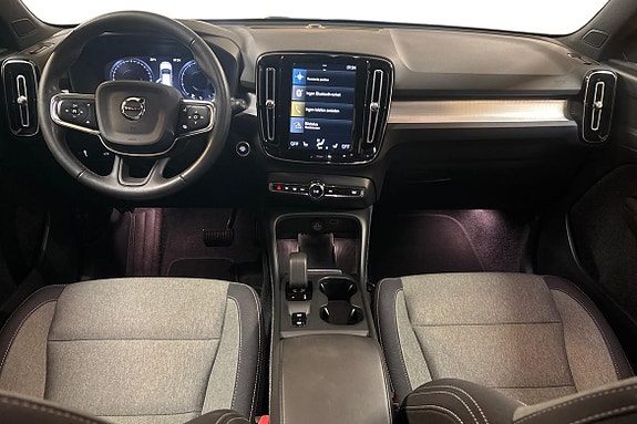 Volvo XC40 9 of 15