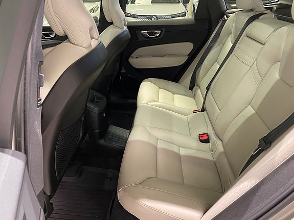Volvo XC60 6 of 15