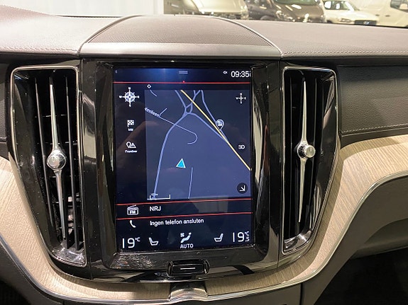 Volvo XC60 12 of 15