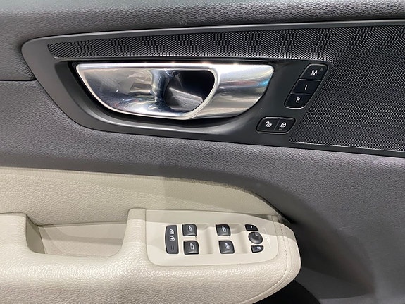 Volvo XC60 8 of 15
