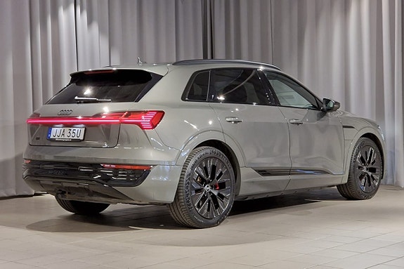 Audi Q8 5 of 23