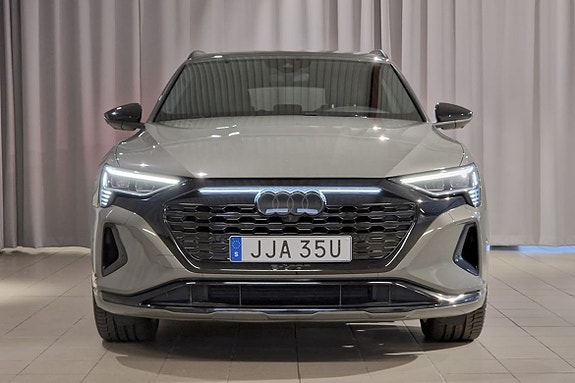 Audi Q8 2 of 23